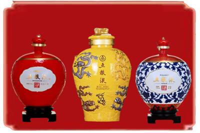 洮南市烟酒回收五粮液各种摆件.jpg